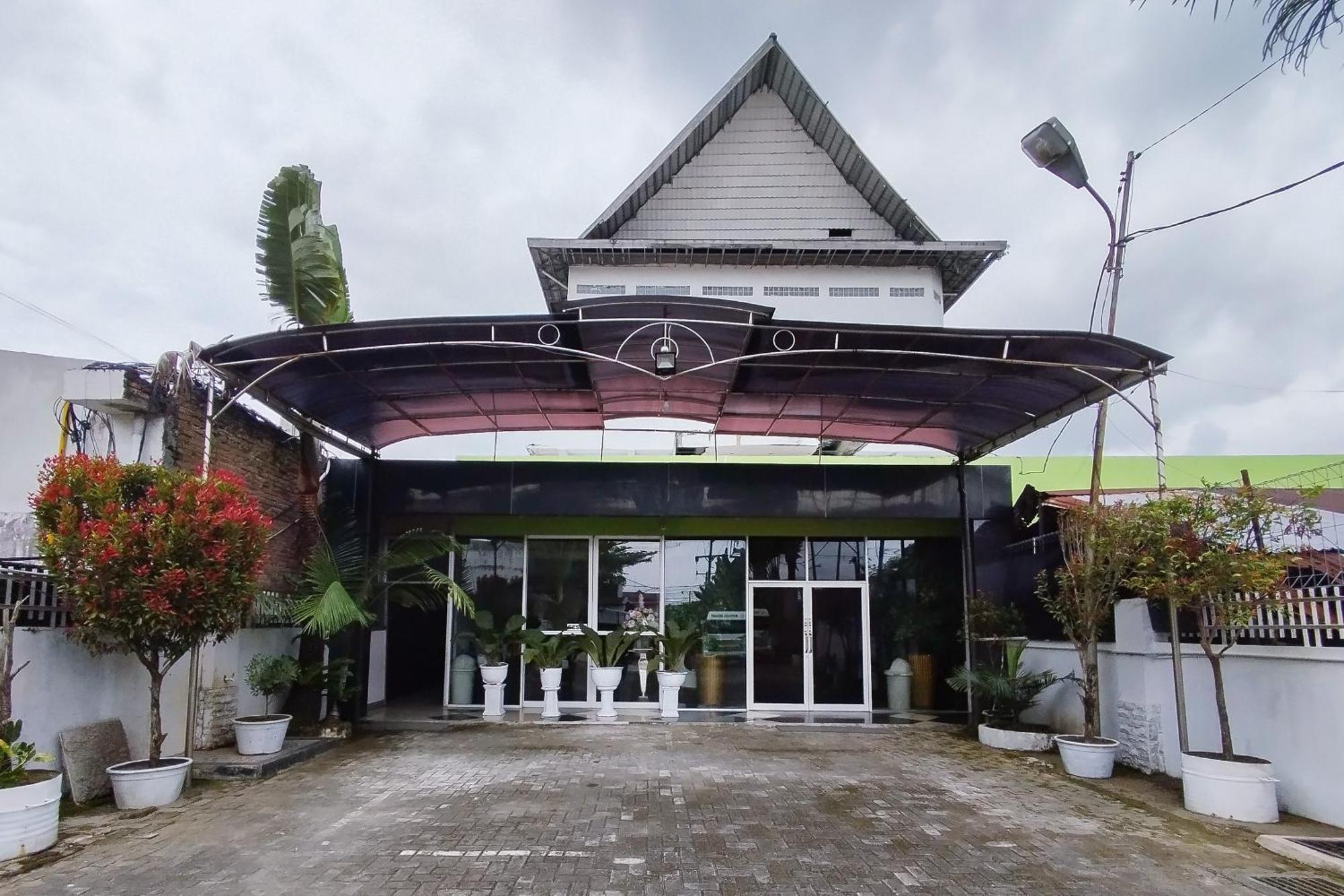 Reddoorz Near Focal Point Medan Hotel Sunggal Bagian luar foto