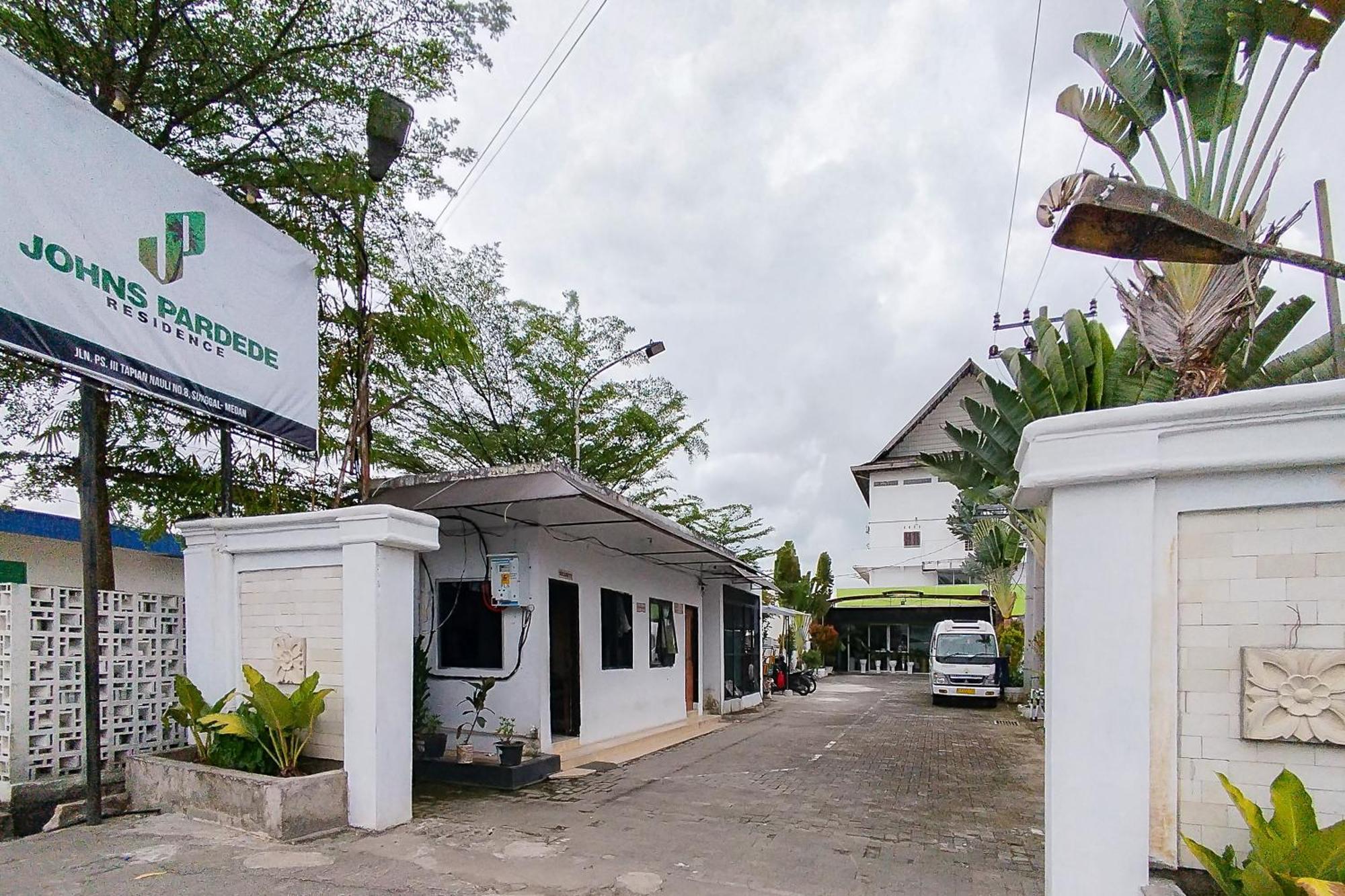 Reddoorz Near Focal Point Medan Hotel Sunggal Bagian luar foto